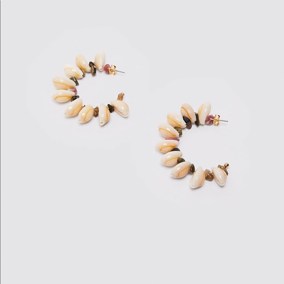 ✨SALE✨Zara shell hoop earrings ✨SALE✨ - Picture 4 of 7